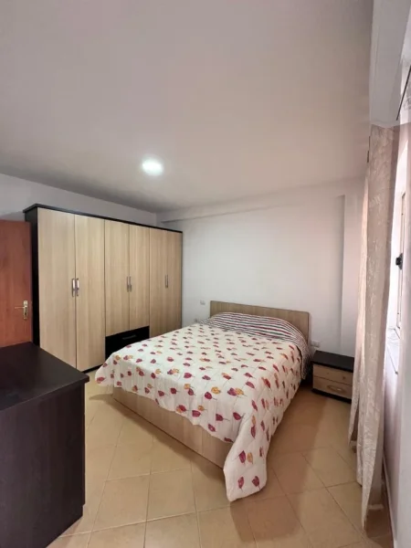 Tirane, jepet me qera apartament 2+1 Kati 5, 450 € (Bulevardi Migjeni)
