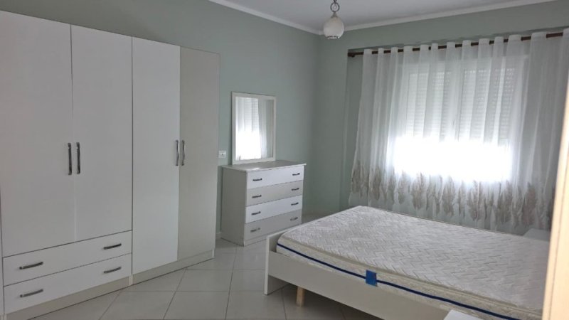 Tirane, jepet me qera apartament 2+1 Kati 3, 100 m² 650 € (Kopshti Zoologjik)