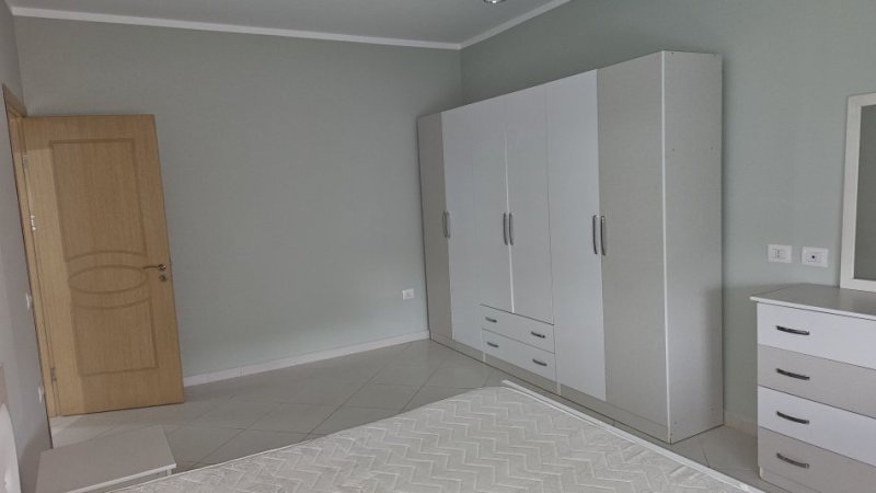 Tirane, jepet me qera apartament 2+1 Kati 3, 100 m² 650 € (Kopshti Zoologjik)