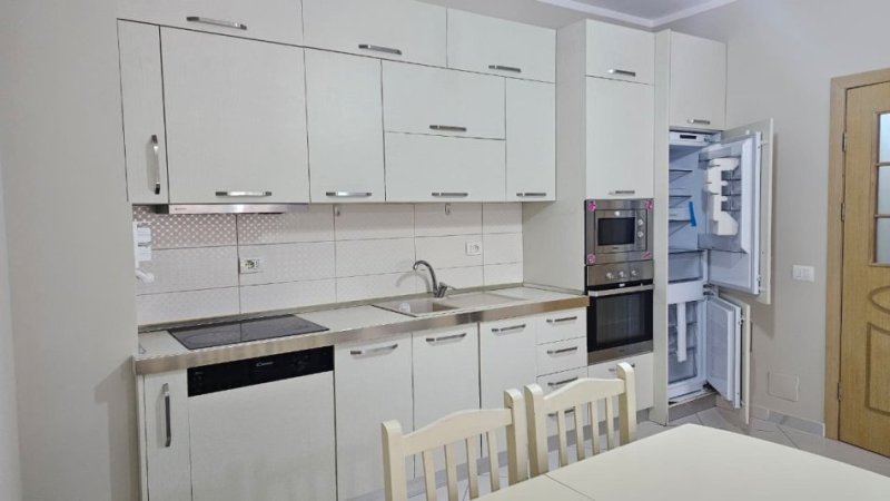 Tirane, jepet me qera apartament 2+1 Kati 3, 100 m² 650 € (Kopshti Zoologjik)