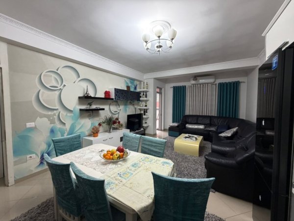 Tirane, shitet apartament 2+1+Ballkon Kati 2, 156 m² 130.000 € (Kamez Prane Postes 2+1+2 Per Shitje Okazion Me Hipoteke I Mobiluar )