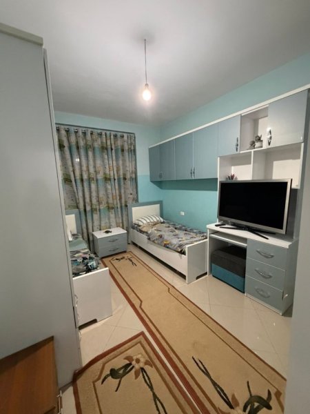 Tirane, shitet apartament 2+1+Ballkon Kati 2, 156 m² 130.000 € (Kamez Prane Postes 2+1+2 Per Shitje Okazion Me Hipoteke I Mobiluar )