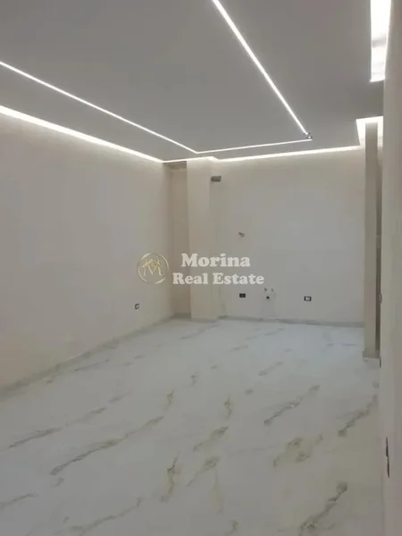 Tirane, jepet me qera ambjent biznesi Kati 1, 74 m² 800 € (Astir)