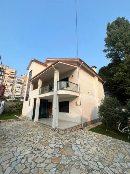 Tirane, shitet Vile 5+1+A 360 m² 450.000 Euro (fresk)