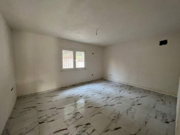 Tirane, shitet Vile 5+1+A 360 m² 450.000 Euro (fresk)