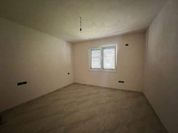 Tirane, shitet Vile 5+1+A 360 m² 450.000 Euro (fresk)