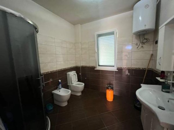 Tirane, shitet Vile 5+1+A 360 m² 450.000 Euro (fresk)