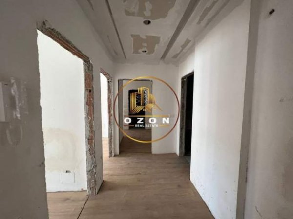 Tirane, shitet apartament 3+1+A+BLK Kati 3, 106 m² 160.000 Euro (UNAZA E RE)