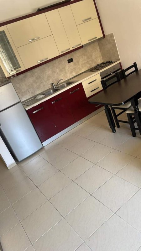 Tirane, jepet me qera apartament 1+1+BLK Kati 1, 70 m² 40.000 Leke (prane Viles Gold)