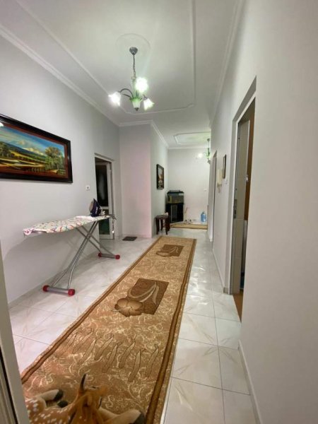Tirane, jepet me qera apartament 2+1 Kati 7, 90 m² 50.000 Leke (Rr. Irfan Tomini)