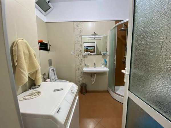 Tirane, jepet me qera apartament 2+1 Kati 7, 90 m² 50.000 Leke (Rr. Irfan Tomini)