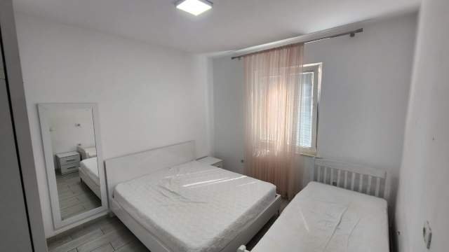 Tirane, jepet me qera apartament 1+1+BLK Kati 3, 70 m² 45.000 Leke (barrikada)