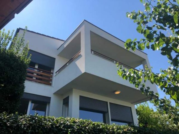 Tirane, ofert Vile 2 Katshe Kati 2, 920 m² 2.800 Euro (Tirana, Albania)