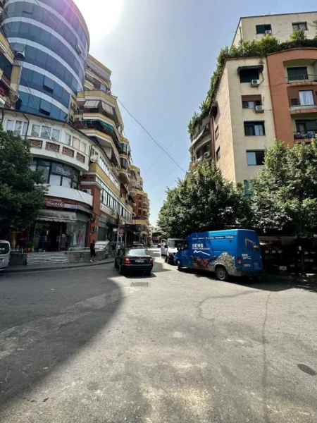 Tirane, shes ambjent biznesi Kati -1, 202 m² 165.000 Euro (21 Dhjetori afer Market Joena)