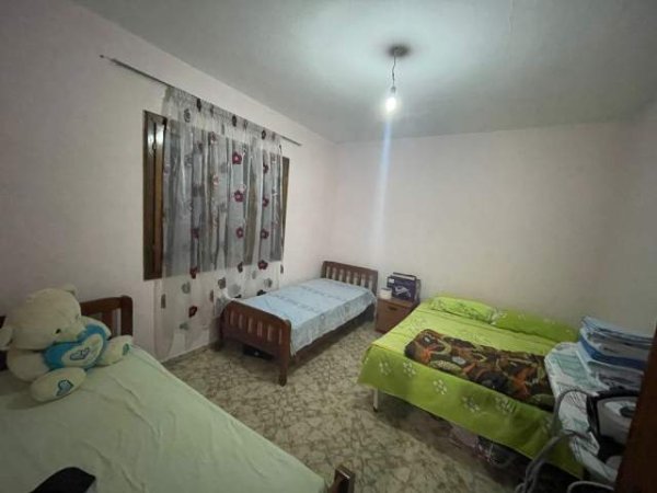 Tirane, jepet me qera shtepi 2+1 Kati 1, 100 m² 35.000 Leke (rruga 3 vellezerit kondi)