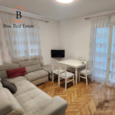 Tirane, jepet me qera apartament 1+1+BLK 45.000 Leke (Rruga e Barrikadave)