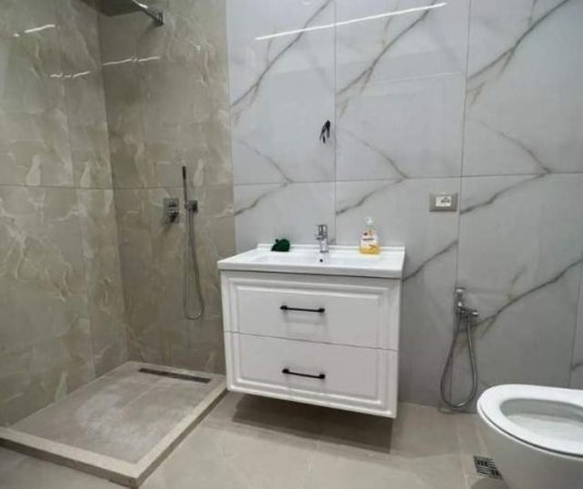Tirane, shes apartament 2+1 117 m² 220.000 Euro (Petro Nini, Tirane e Re)
