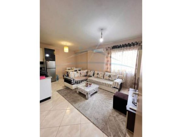 Tirane, shitet apartament 1+1 Kati 8, 56 m² 60.000 Euro (kthesa e Kamzës)