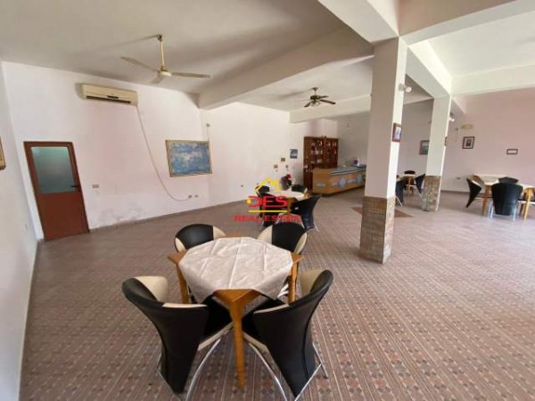 Vlore, jepet me qera lokal Kati 0, 155 m² 300 Euro (Rruga Sokrat Lleka,Vlore)