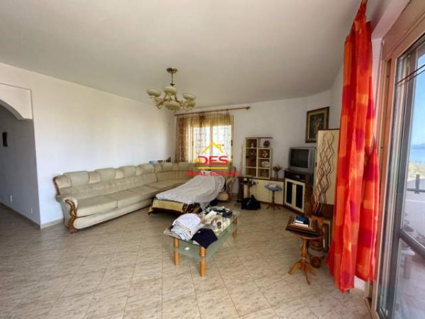 Vlore, jepet me qera apartament Kati 8, 120 m² 400 Euro (Sheshi Pavarësia,Vlore)