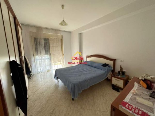 Vlore, jepet me qera apartament Kati 8, 120 m² 400 Euro (Sheshi Pavarësia,Vlore)