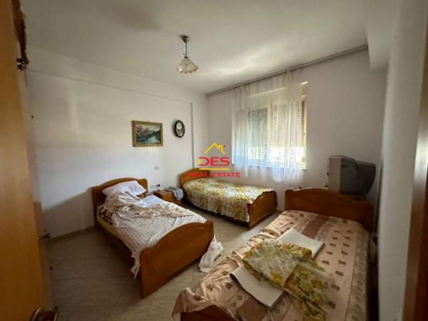 Vlore, jepet me qera apartament Kati 8, 120 m² 400 Euro (Sheshi Pavarësia,Vlore)