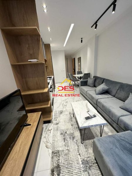 Vlore, jepet me qera apartament Kati 2, 80 m² 500 Euro (Bulevardi Isamil Qemali, Vlorë)