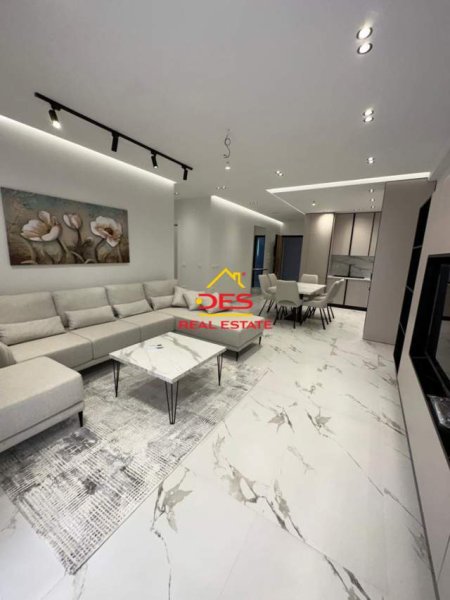 Vlore, jepet me qera apartament 2+1 Kati 3, 114 m² 550 Euro (Bulevardi Isamil Qemali, Vlorë)