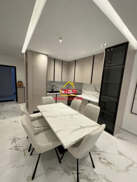 Vlore, jepet me qera apartament 2+1 Kati 3, 114 m² 550 Euro (Bulevardi Isamil Qemali, Vlorë)