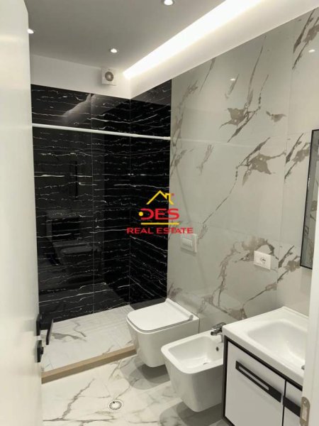 Vlore, jepet me qera apartament 2+1 Kati 3, 114 m² 550 Euro (Bulevardi Isamil Qemali, Vlorë)