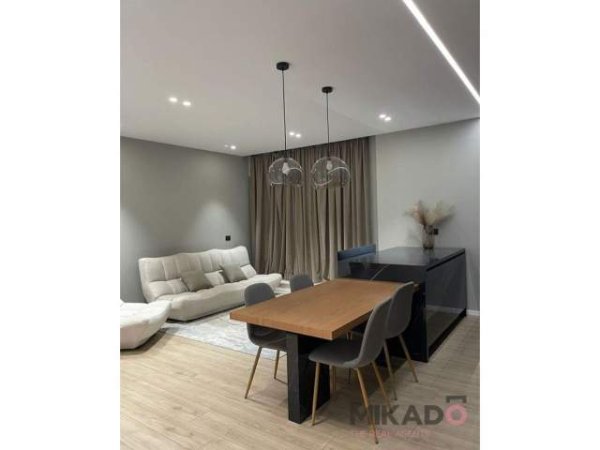 Tirane, jepet me qera apartament 150 m² 2.000 Euro (tek Galeria ETC)