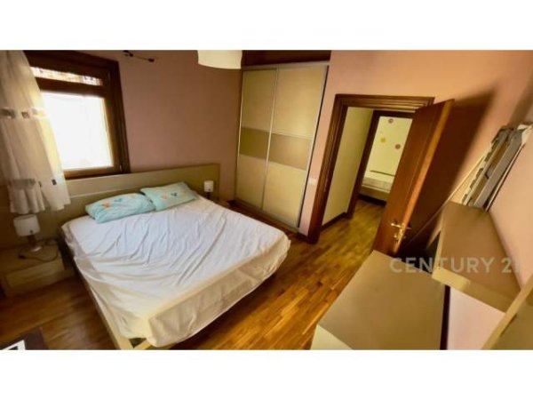 Tirane, jepet me qera apartament 3+1 Kati 3, 156 m² 900 Euro (Liqeni i Thate, Rruga Peti)