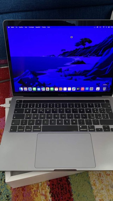 Elbasan, shes Laptop MacBook Pro 13” viti 2020 750 Euro