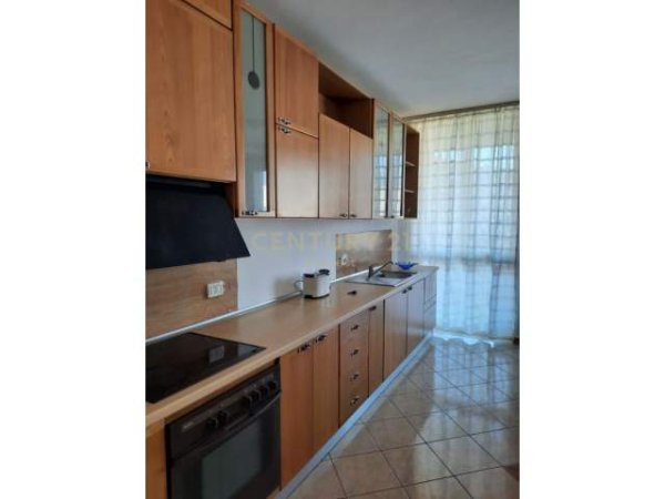 Tirane, jepet me qera apartament 1+1+BLK Kati 4, 70 m² 330 Euro (Yzberish)