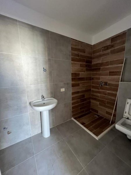 Tirane, shitet apartament 2+1 Kati 6, 100 m² 100.000 Euro (Yzberisht)