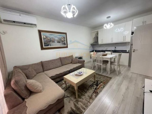 Tirane, shitet apartament 2+1 Kati 8, 115.000 Euro (Unaza e Re)