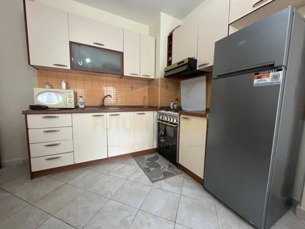Tirane, jepet me qera apartament 1+1+Ballkon Kati 2, 64 m² 550 € (Mine Peza)