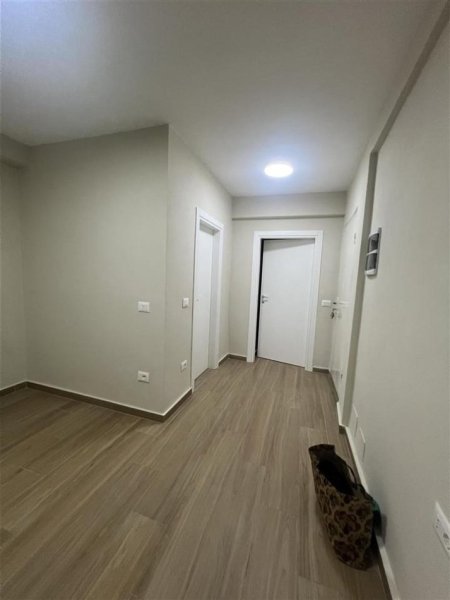 Tirane, jepet me qera ambjent biznesi Kati 0, 50 m² 600 € (sheshi willson)