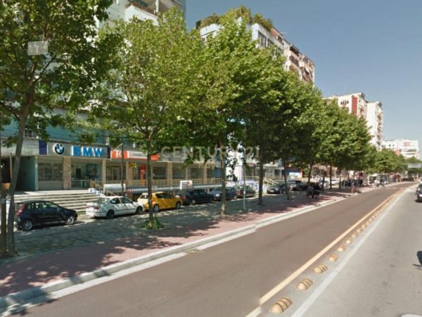 Tirane, jepet me qera ambjent biznesi Kati 1, 1.331 m² 8.500 € (Laprake)