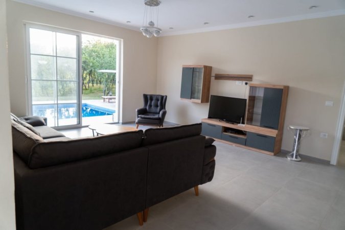 Tirane, jepet me qera Vile 1 Katshe Kati 0, 5.000 m² 1.000 € (Baldushk)