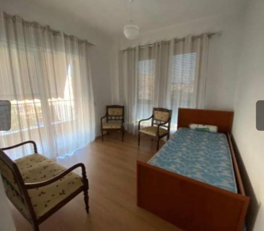 Tirane, jepet me qera apartament 3+1 Kati 2, 100 m² 650 € (5 maji)