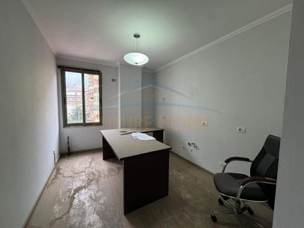 Tirane, shitet apartament 2+1+Ballkon Kati 7, 103 m² 258.000 € (21 Dhjetori)