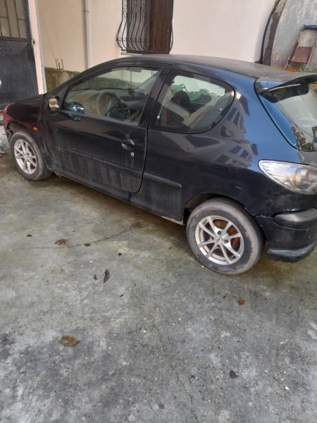 Durres, shitet makine Peugeot 206 Nafte, e zeze manuale Klima 1.100 €