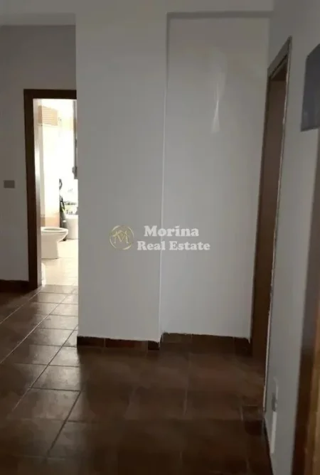 Tirane, jepet me qera ambjent biznesi Kati 2, 106 m² 800 € (Bulevardi Gjergj Fishta)