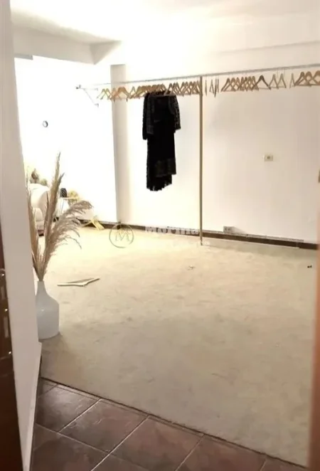 Tirane, jepet me qera ambjent biznesi Kati 2, 106 m² 800 € (Bulevardi Gjergj Fishta)