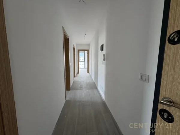 Tirane, shitet apartament 3+1+Ballkon Kati 3, 107 m² 128.000 € 