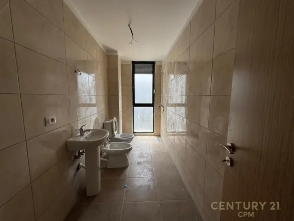 Tirane, shitet apartament 3+1+Ballkon Kati 3, 107 m² 128.000 € 