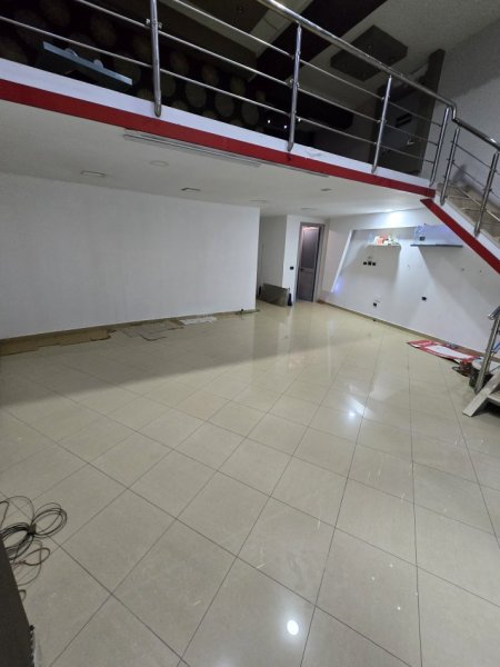 Tirane, jepet me qera ambjent biznesi , 50 m² 500 € 