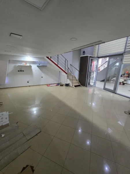 Tirane, jepet me qera ambjent biznesi , 50 m² 500 € 
