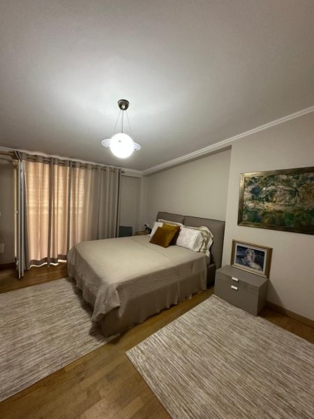 Tirane, shitet apartament 3+1+Aneks+Ballkon Kati 6, 231 m² 500.000 € (Rruga e Liqenit)